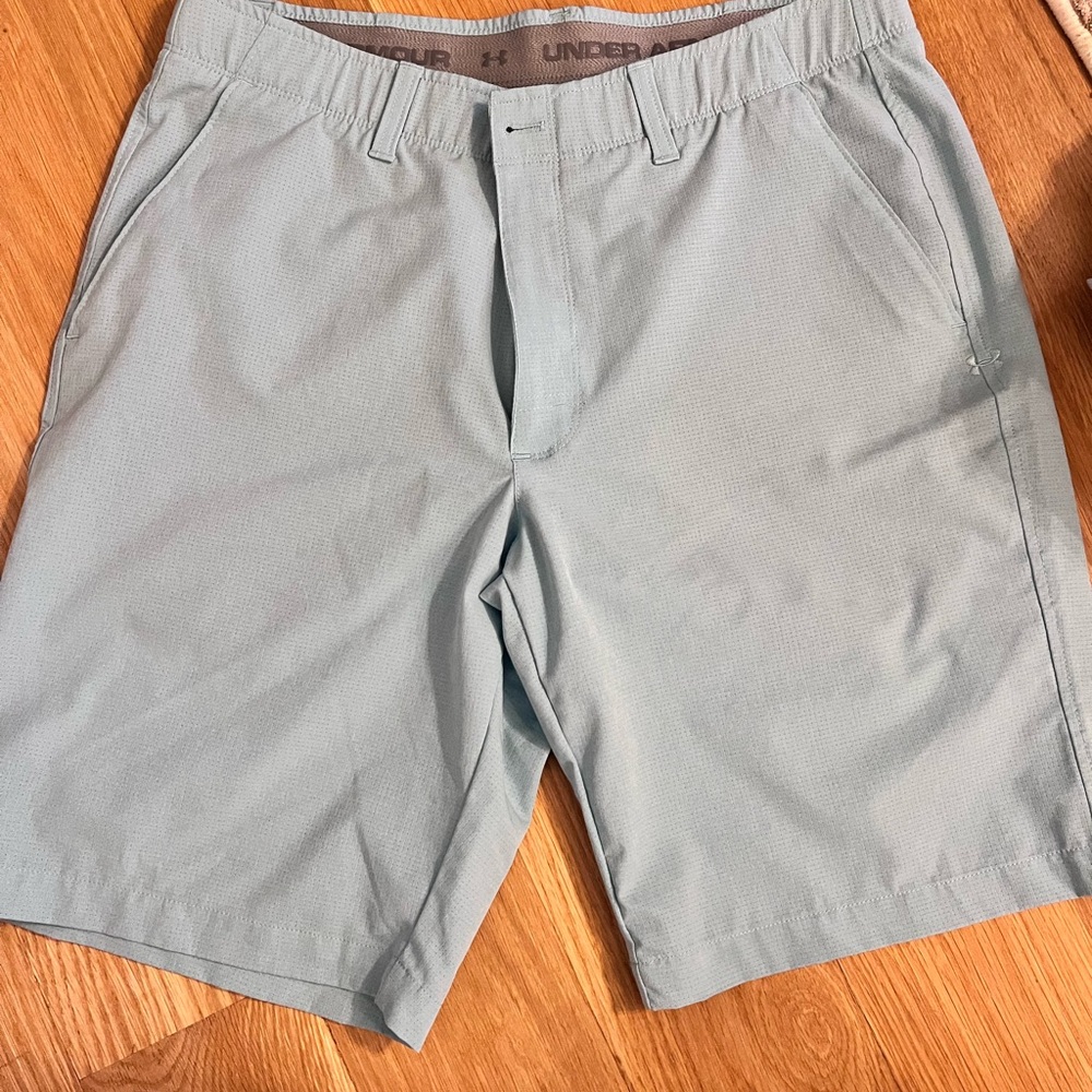 Under Armour Men's Light Gray Shorts